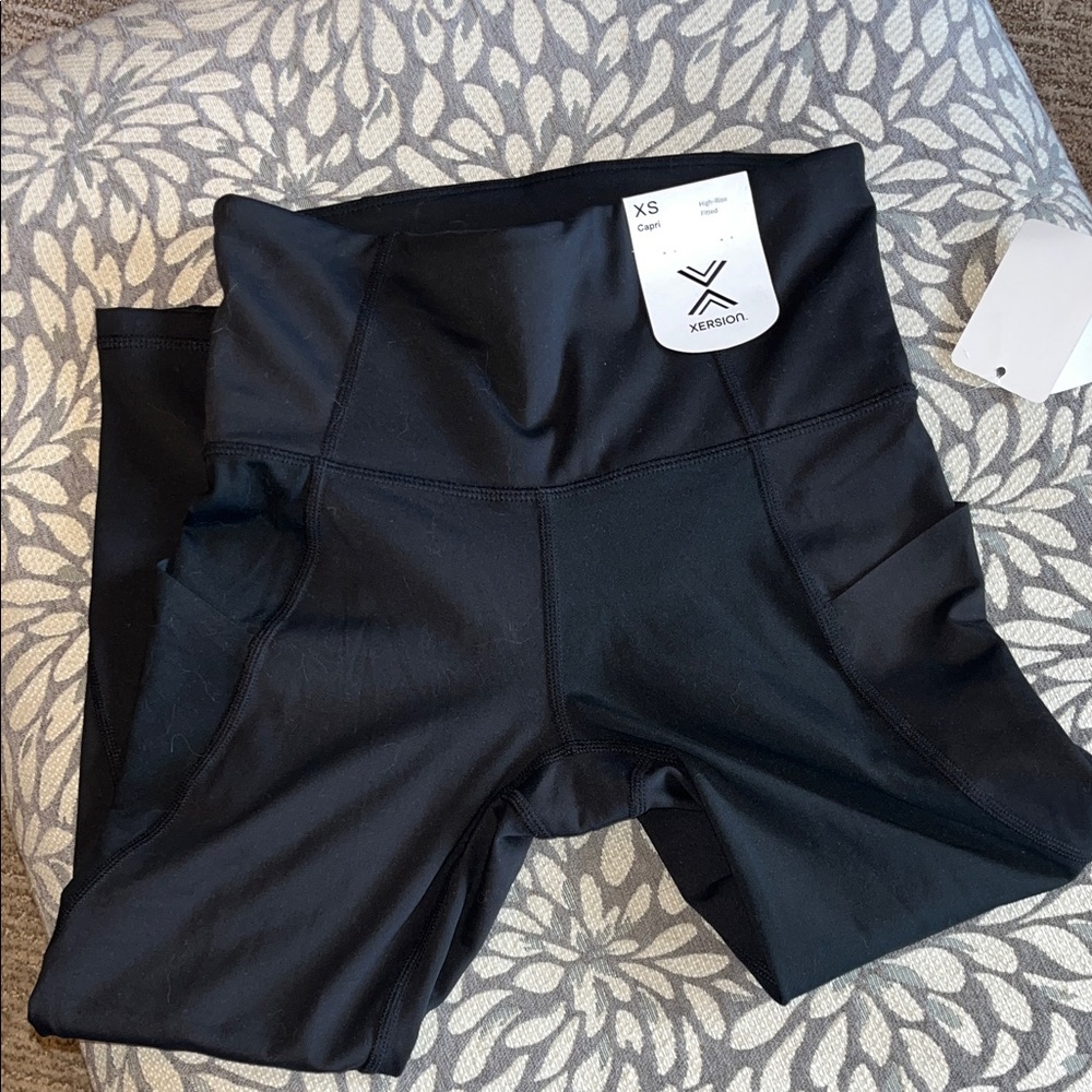 Xersion black XS Capri with pockets - Picture 3 of 4